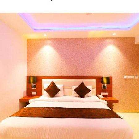 Hotel Royal Sky Luxury Near Delhi Airport ניו דלהי מראה חיצוני תמונה